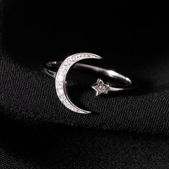 Jewelry - NWOT adjustable star ⭐️ ring